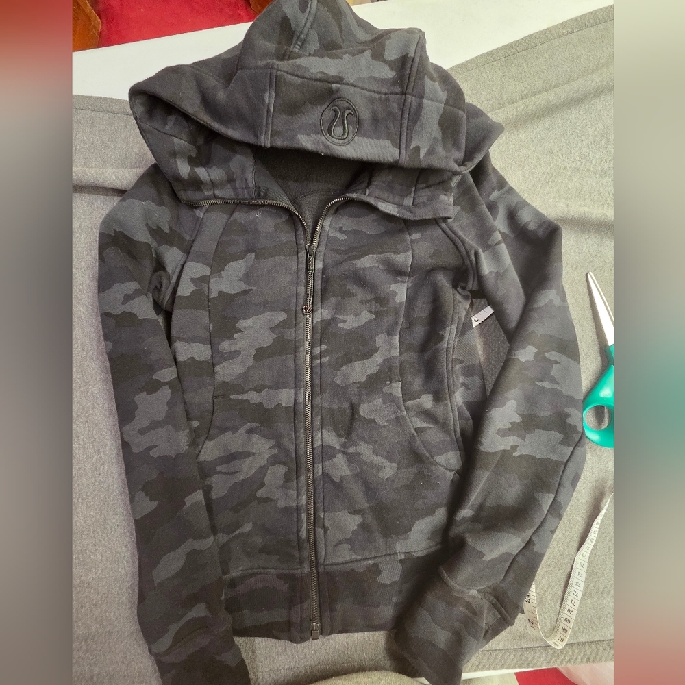 Lululemon Scuba Hoodie *Light Cotton Fleece, Size 4